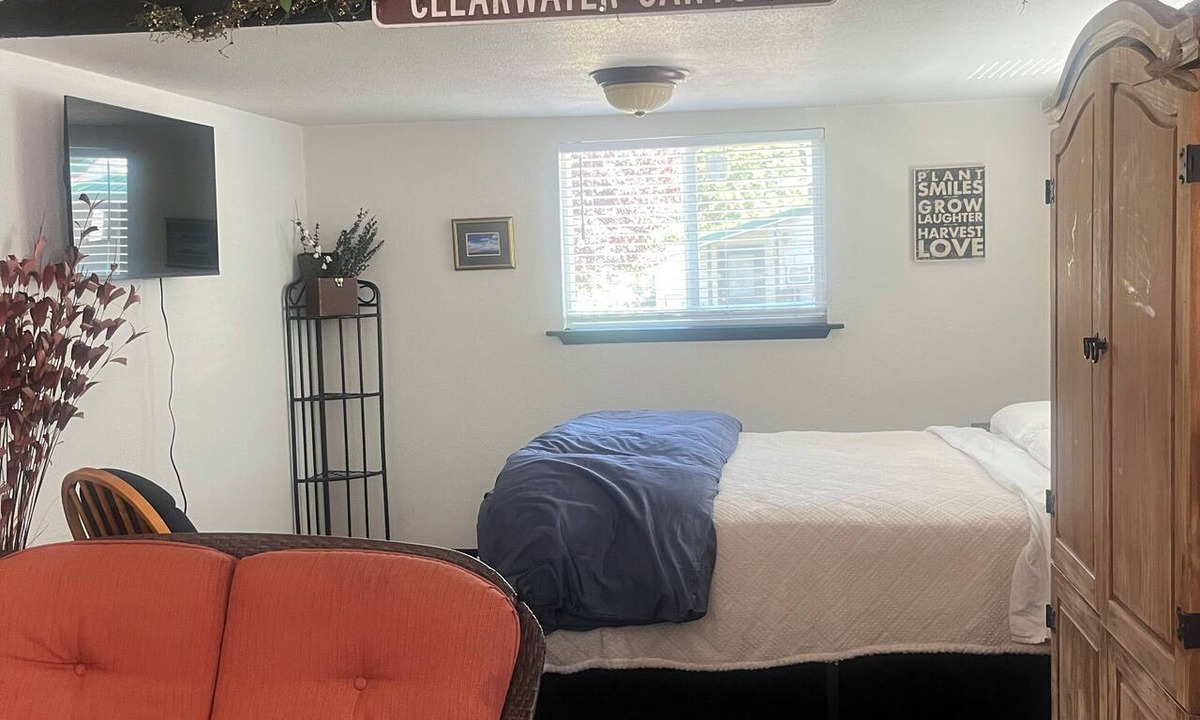 Riggins Cabin | 1-bedroom cabin with full kitchen and bathroom in beautiful Riggins Idaho