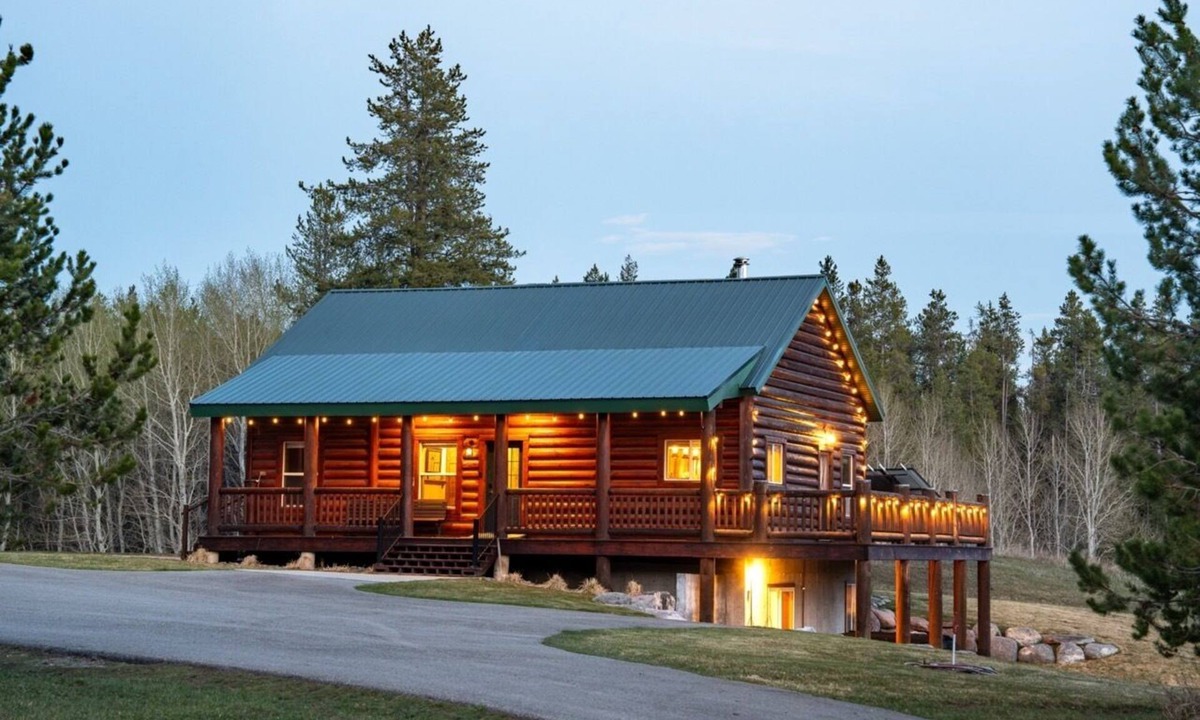 Ashton Cabin | 11 Acres on National Forest - Hot Tub - 5 Cabin Retreat Near Yellowstone
