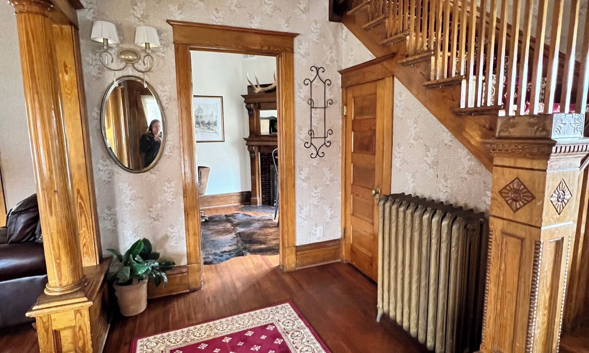 Laramie House | 1800s Home Restored 5BR · Walk to UW & Downtown