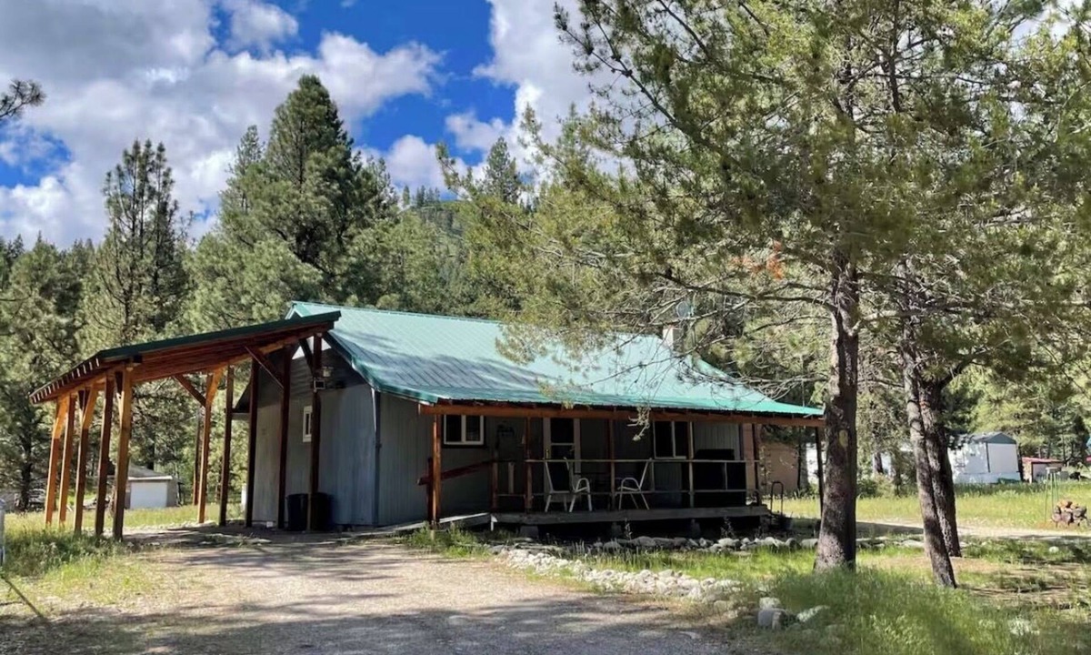 Lowman Cabin | 2-bedroom cabin in quaint Lowman for a relaxing stay