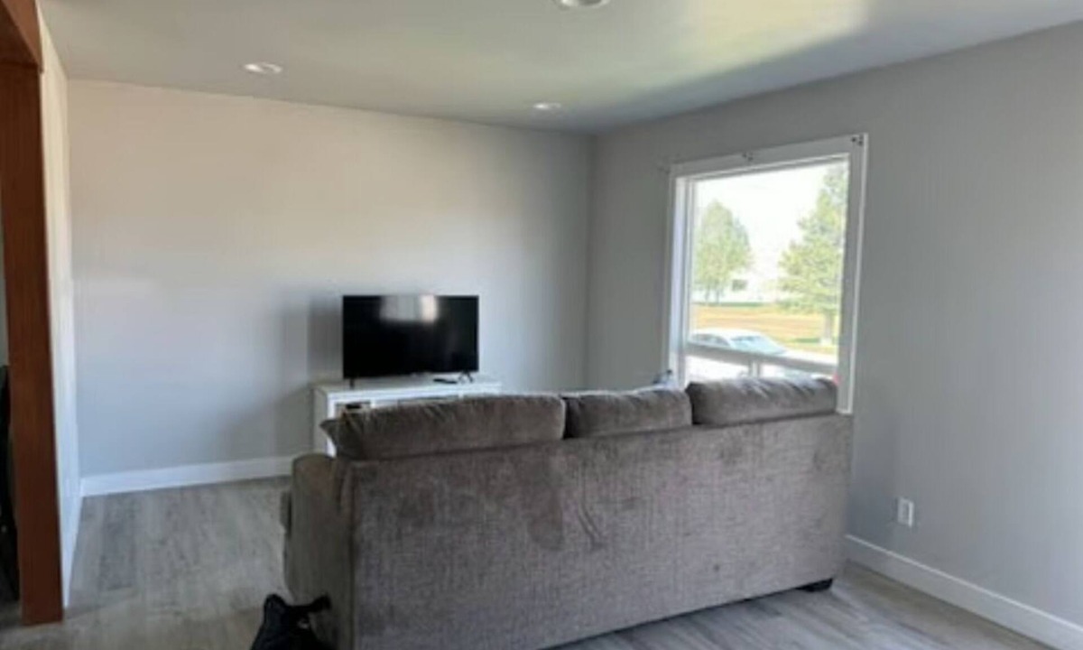 Santa Rita House | 2-bedroom Duplex in peaceful Cut Bank, Pet-friendly Utilities and Wi-Fi included