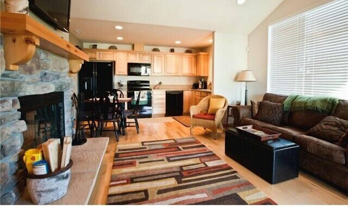 Ronald House | 2 Bedroom, Fully Furnished Town Home Sleeps 5 close to Suncadia