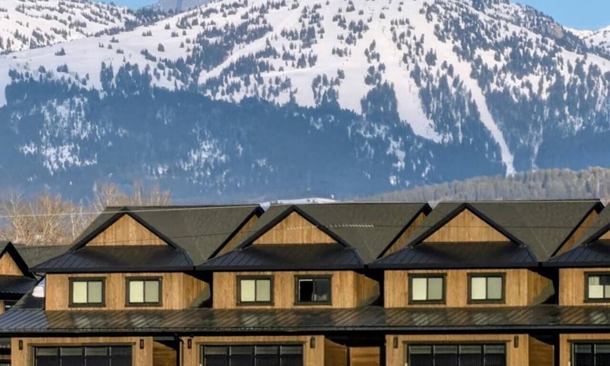 Driggs House | 2 Modern Townhomes 6 BR 2 Hot Tubs Perfect for Large Groups Near Targhee