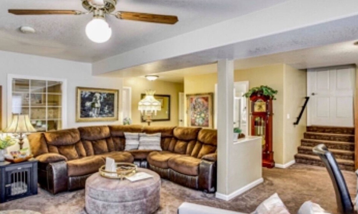 Graham House | 2BR 1500 SQ FT @ Elite Vacations Hot Tub, Sauna, Gym, Sleeps 4