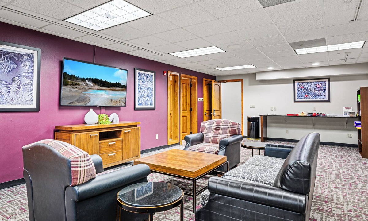 West Yellowstone Apartment | 2x3BR near West Entrance, Pool, Hot tub, game room