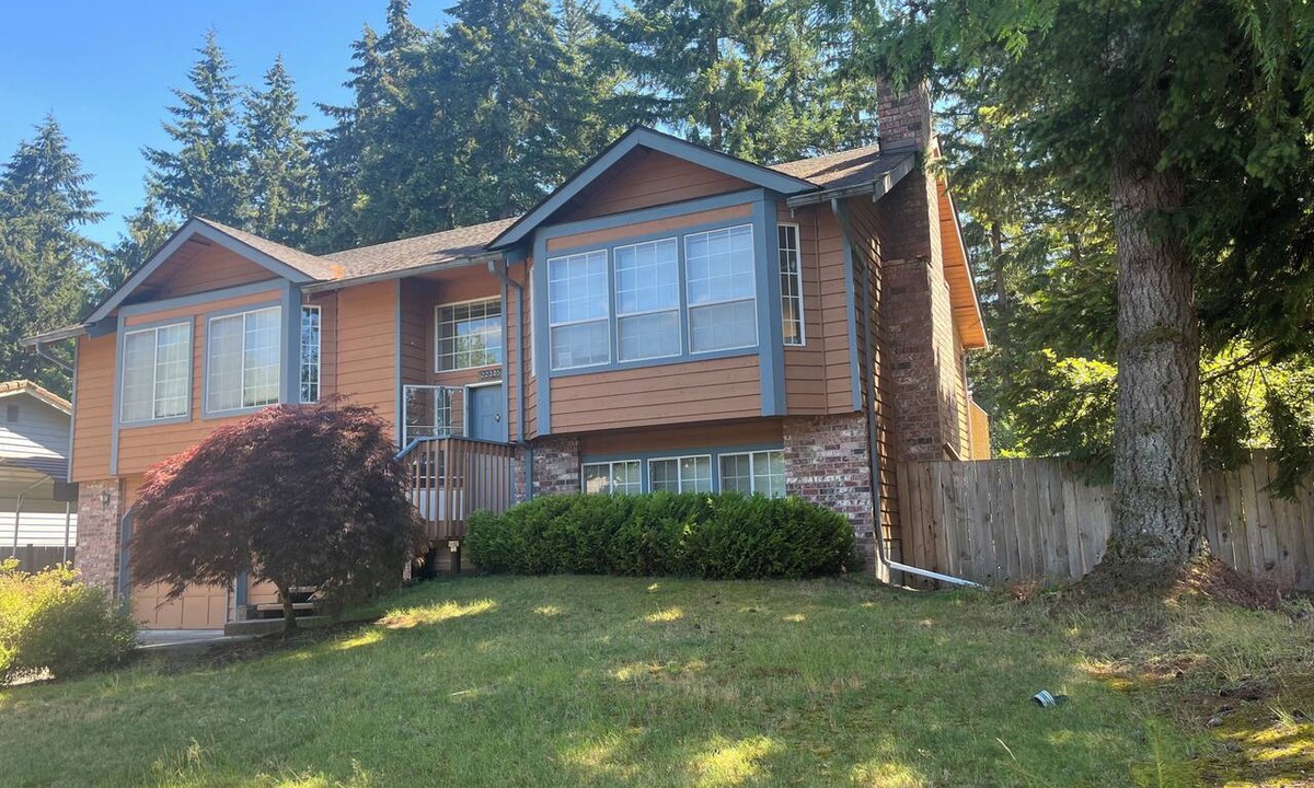 Maple Valley House | 3-bedroom house in welcoming Maple Valley close to beautiful lake and trails