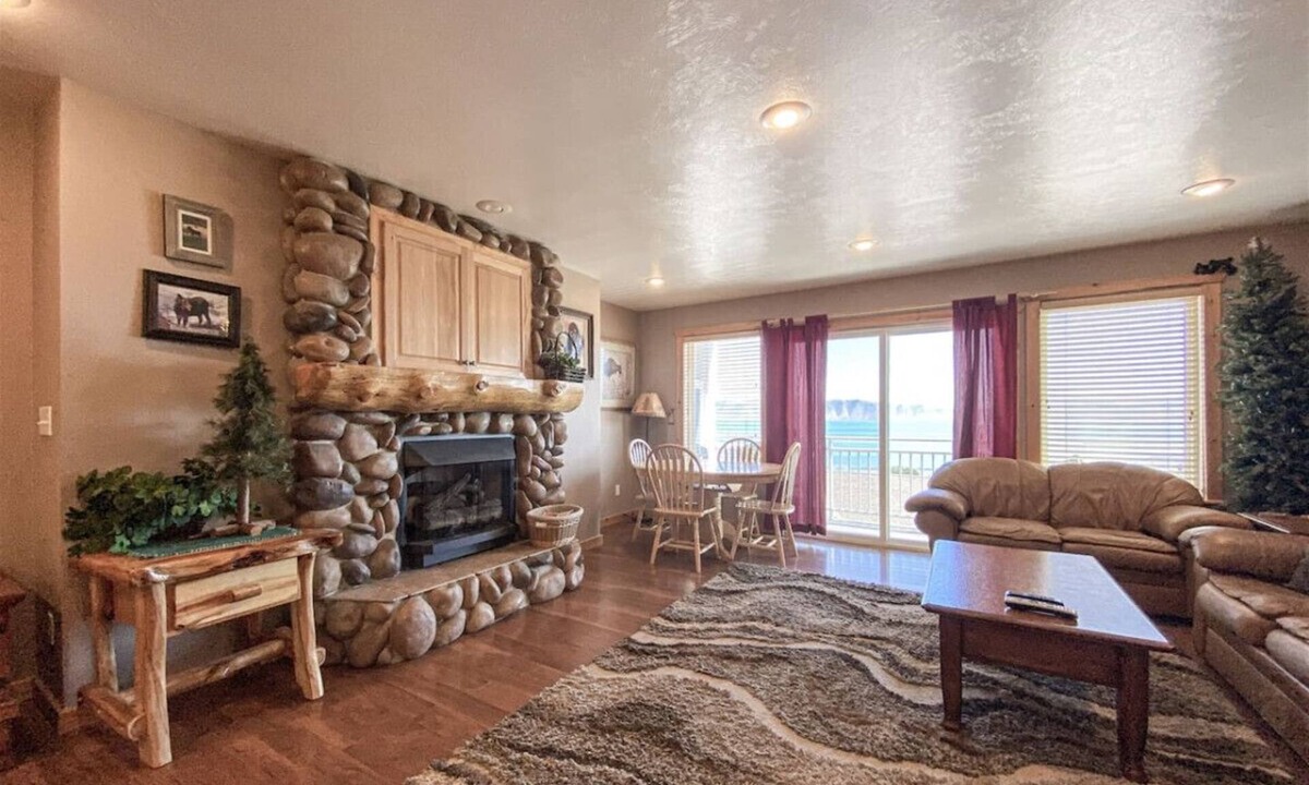 Harbor Village Condo | 3 Bedroom Lake View Condo 874 #1 (Bear`s Den)