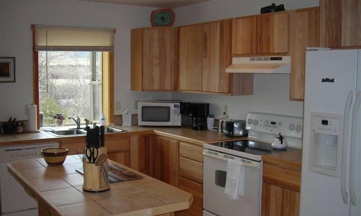 Emigrant Villa | 30 Miles from Yellowstone Park! View is Breathtaking!