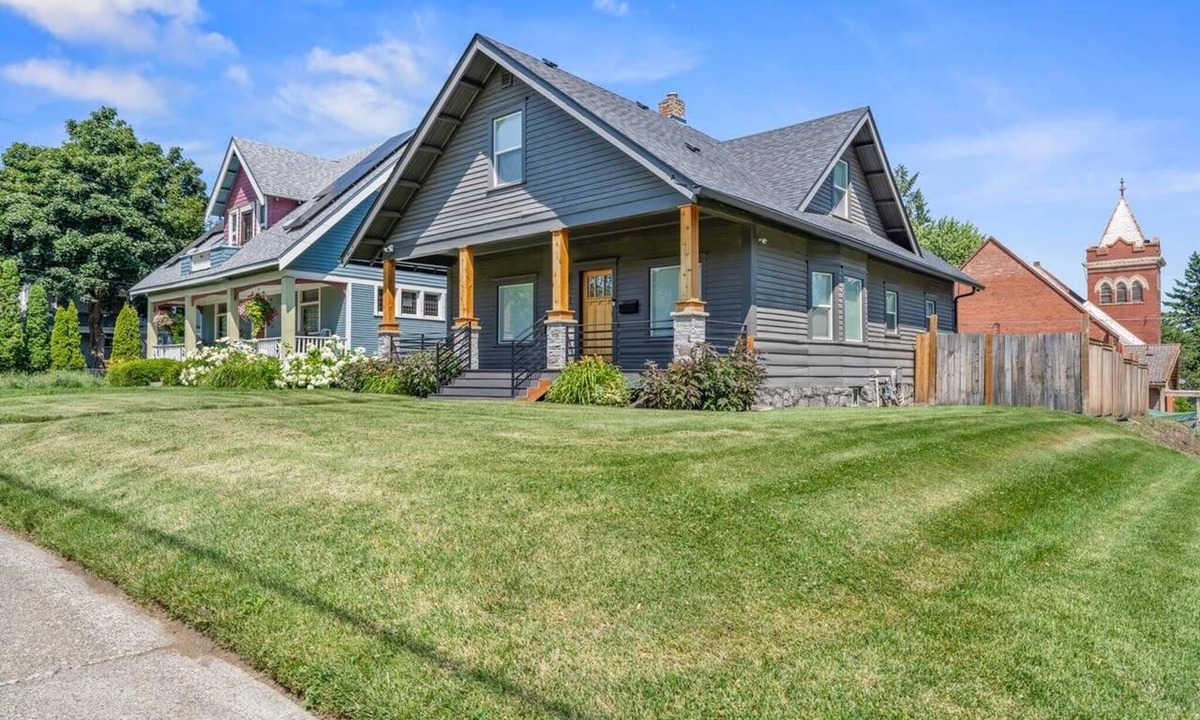South Perry District House | 3BR/3BA Craftsman in South Perry—sleeps 8, hot tub, BBQ, Wi‑Fi.