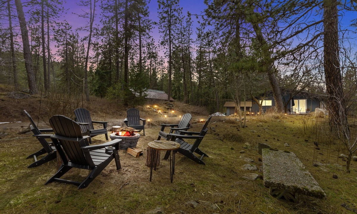 Post Falls Cabin | 5-Acre Cabin. 1 Min to River Access & Downtown Post Falls. Near CDA