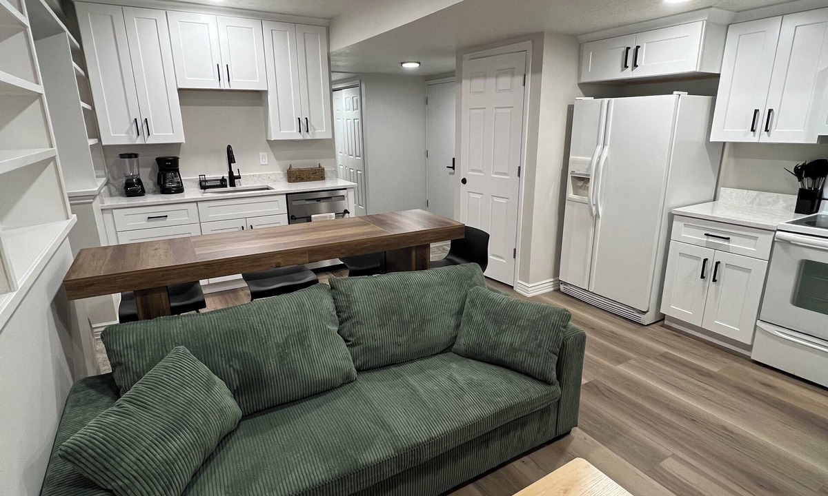 Pleasant Grove Apartment | 5 minutes to trail heads! Spacious 3BR + Full Kitchen Apartment on Mountain Side