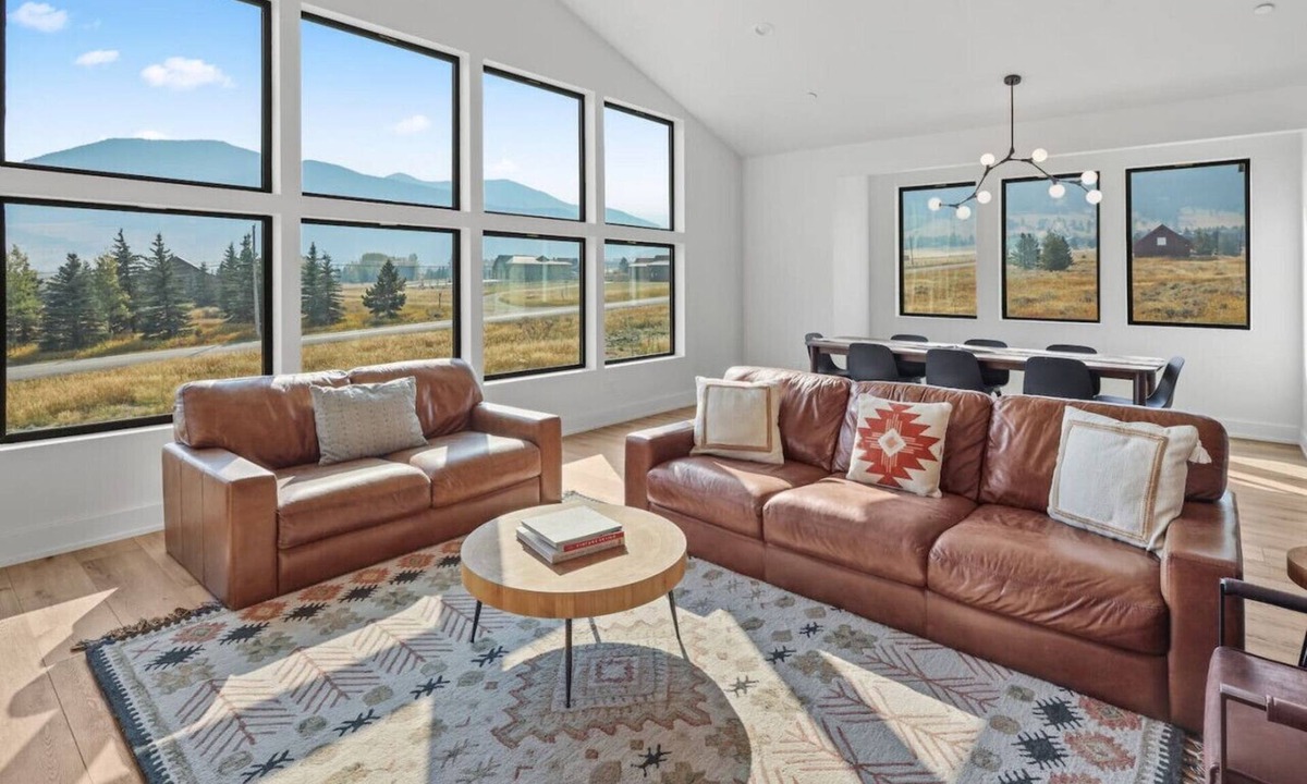 Red Lodge House | 5BR (4 King En-Suites) w/Sauna, Game Room, Mountain Views