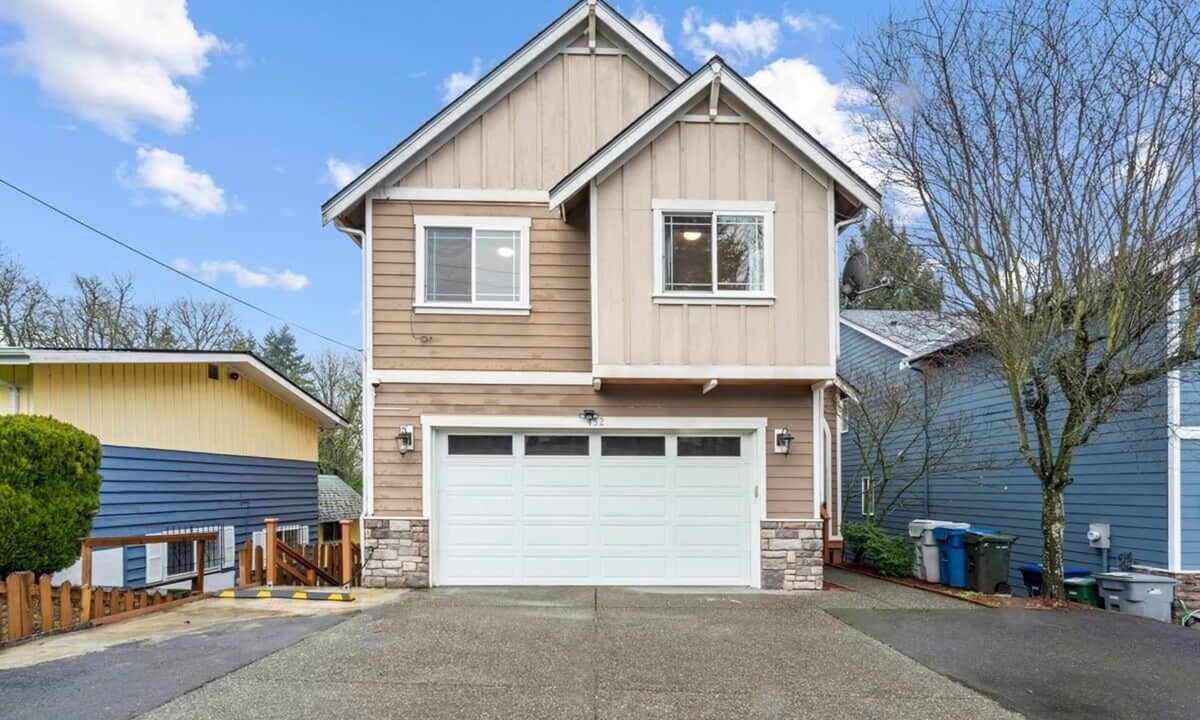 Renton House | 5BR Home, Quiet Neighborhood, Near I-5&The Landing