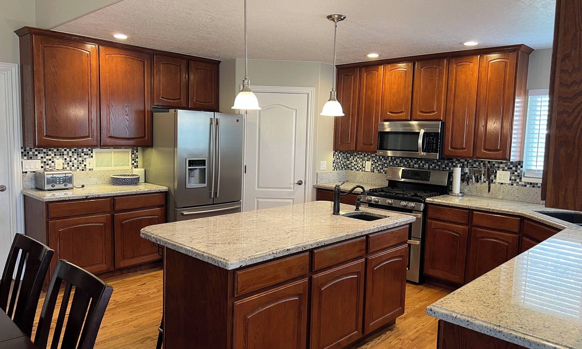 Snowbird House | 6 Bedroom, 4.5 Bathroom, 2 Kitchen - Spacious & Clean in Quiet Neighborhood
