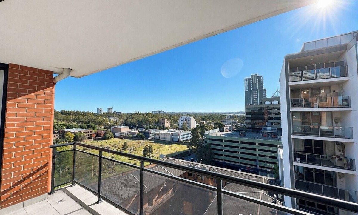 Parramatta Apartment | 7 Min to Train: Central Parramatta 2BR + Parking