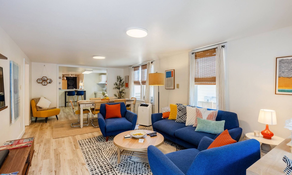 North Beacon Hill House | 7 Min Walk to Light Rail - Direct to Stadiums, Downtown, or Bellevue, Redmond