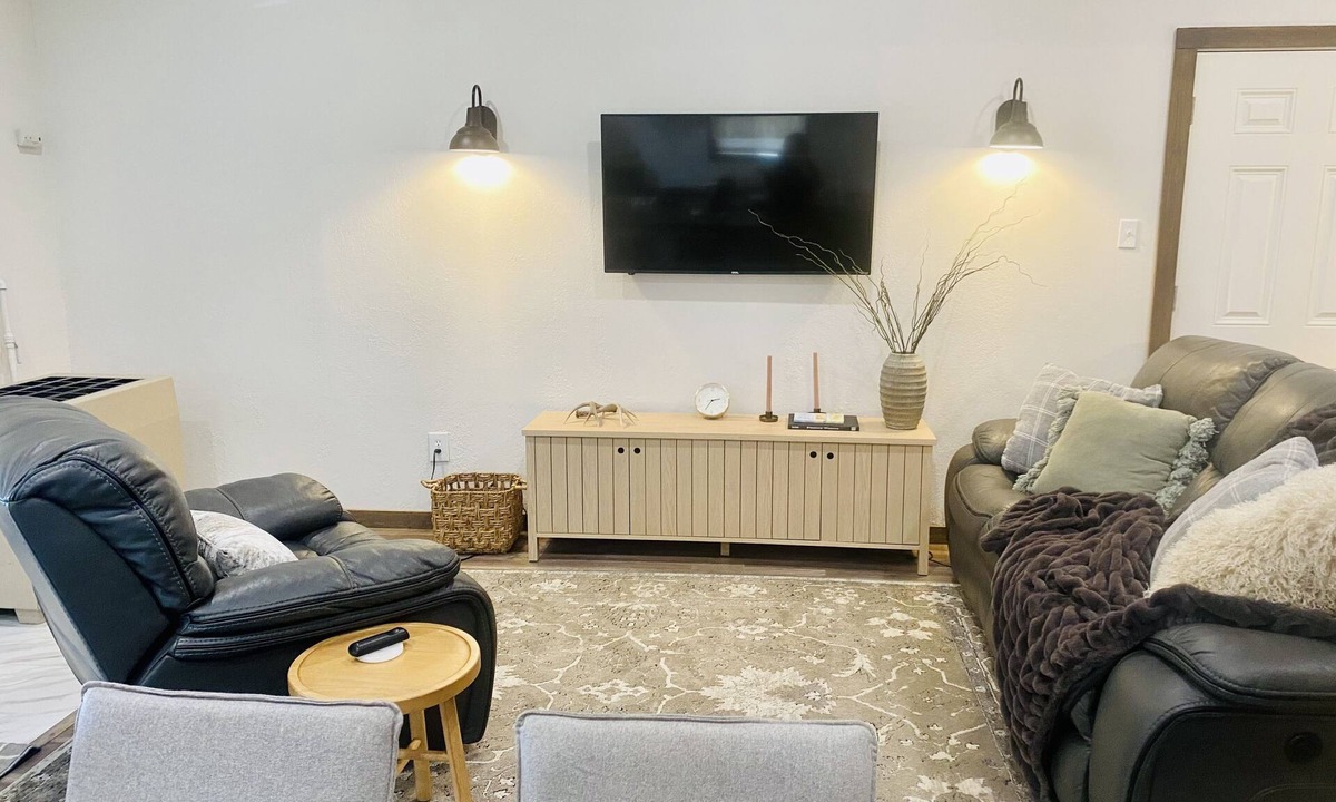 Pompeys Pillar House | A clean, comfortable space just off the interstate with easy parking.