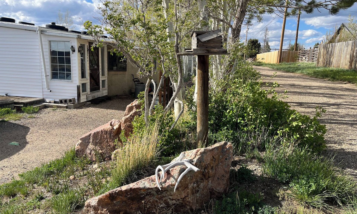 Walden House | A perfect fishing or hunting basecamp with spectacular mountain and river views