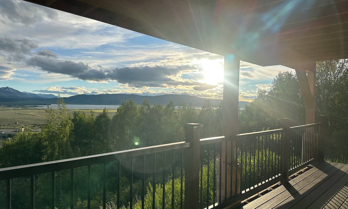 Island Park House | Amazing deck views overlooking Henry’s Lake 2 double beds full bath/washer/dryer