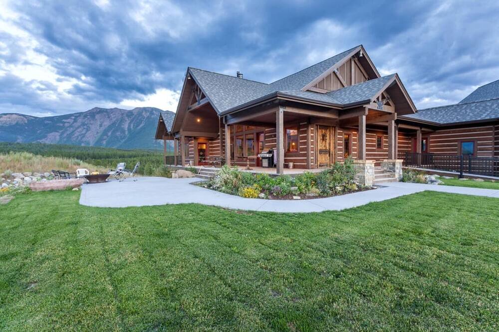 West Glacier Cabin | Amazing Log Cabin Rental with Pool Table in the Mountains in West Glacier, Montana