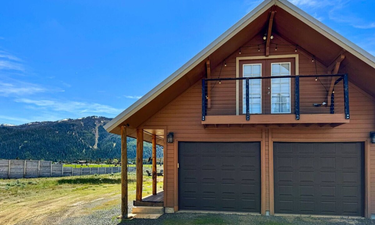 Donnelly Cabin | Amazing Tamarack Resort Views, Hot Tub, Huge Lot!
