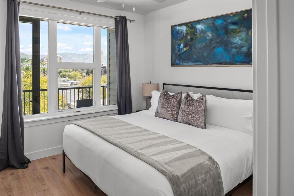 Downtown Salt Lake City Apartment | Amenities! Top floor! Views pool spa gym park bowl