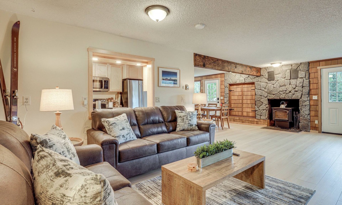 Government Camp House | Après & Adventure: Mt Hood Retreat in Gov Camp!