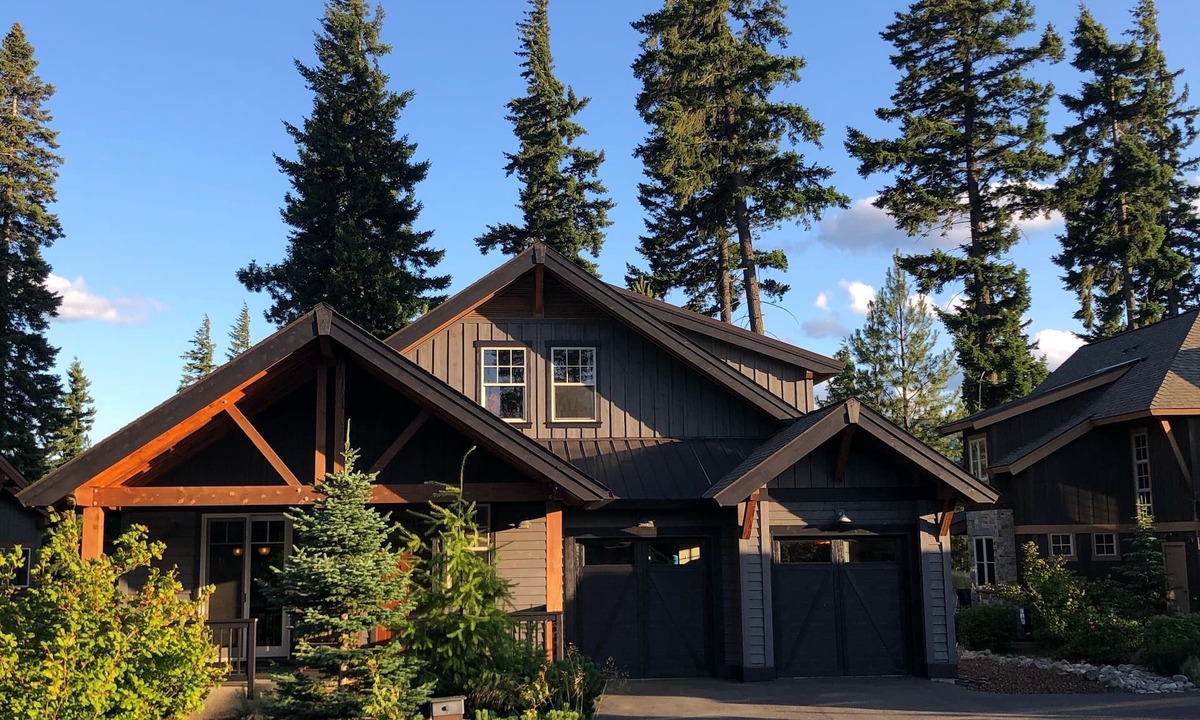Cle Elum House | August weekend specials! Golf Course home with hot tub and fire pit!