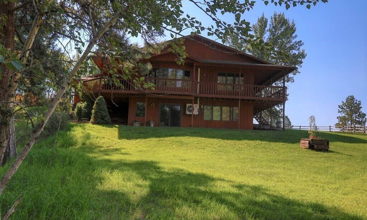 Stevensville House | Authentic Montana home in the Bitterroot Valley. Quiet, peaceful, and secluded