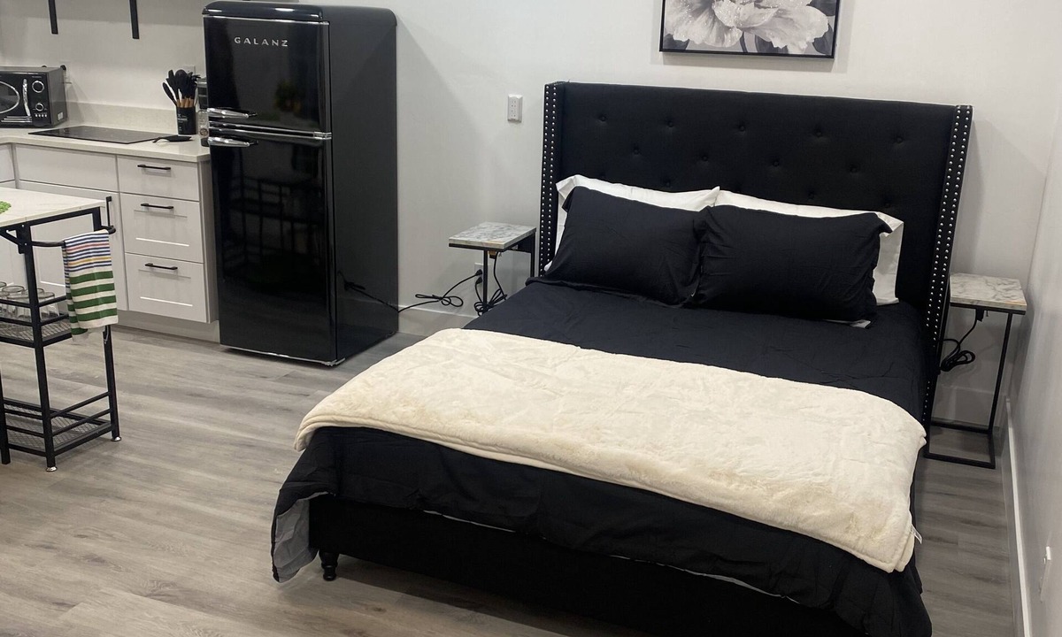Taylorsville Apartment | Beautiful Backhouse located near by freeway, stores and SLCC