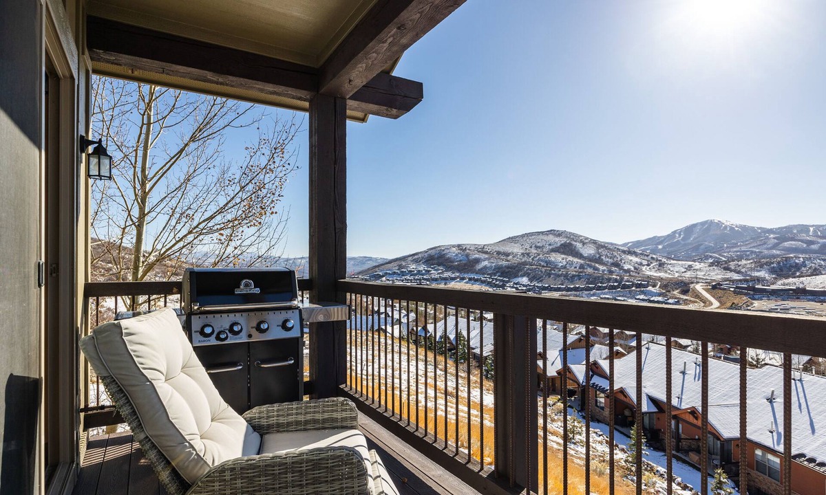 Park City Cabin | Beautiful Condo | Private Balcony & Hot Tub