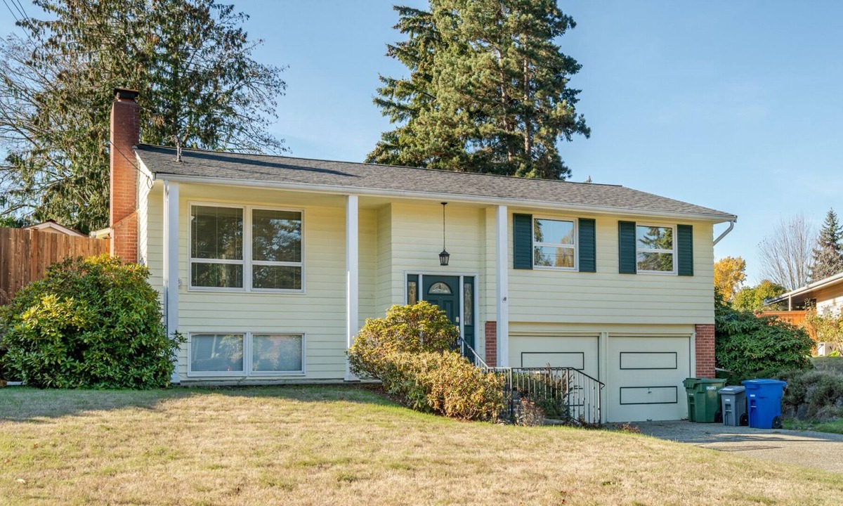 East Lake Hills House | Beautiful, Cozy, Spacious 3BD/2BA Family Home in Bellevue