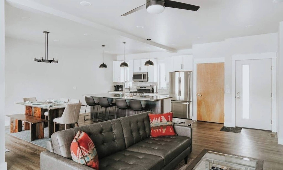 Four Corners House | Beautiful home near ski resorts with patio, grill, washer/dryer, fast WiFi & AC