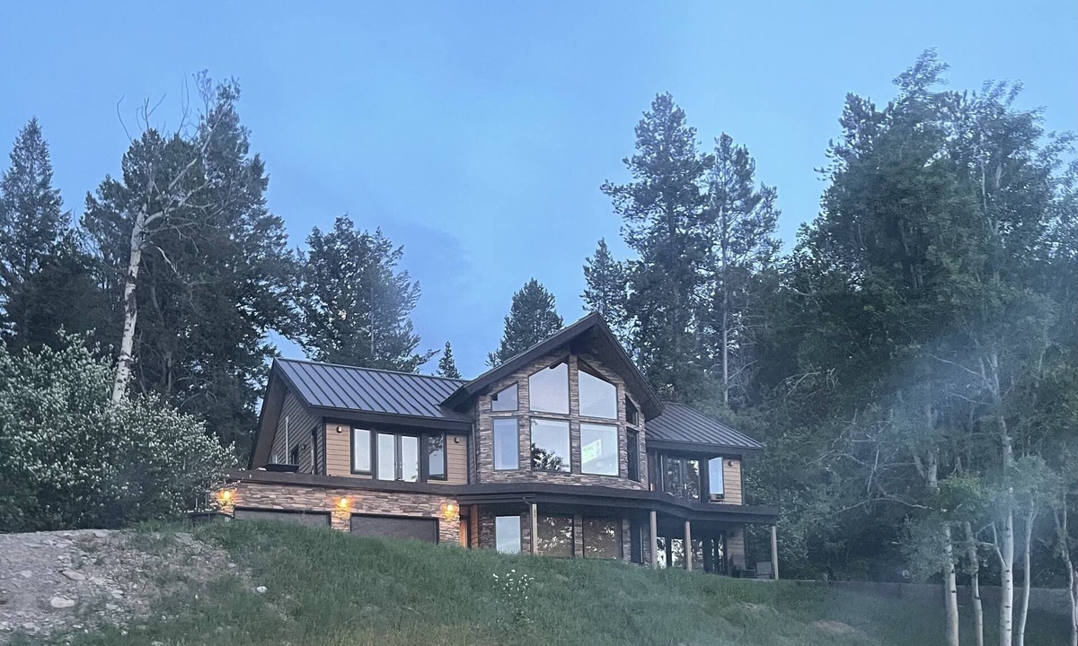 Alpine House | Beautiful Mountain Home. 5 Bedroom, 4 bath