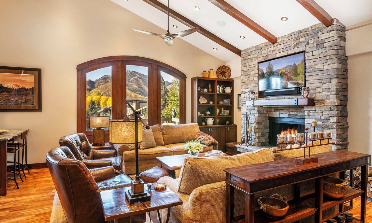 Elkhorn Condo | Beautiful Sun Valley Lodge II Penthouse, sleeps 8 with amazing views of Baldy