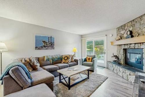 Big Horn House | Big Sky Escape Walk to Slopes + Mountain Views