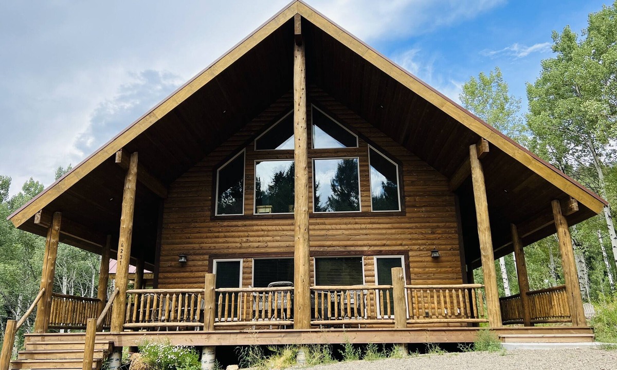 Island Park Cabin | Bison Meadows Lodge-10 min. to YNP+Hot tub+Wifi+AC+Sauna