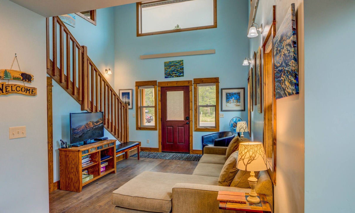 West Yellowstone House | Boundary Basecamp Unit A | Walk to Yellowstone