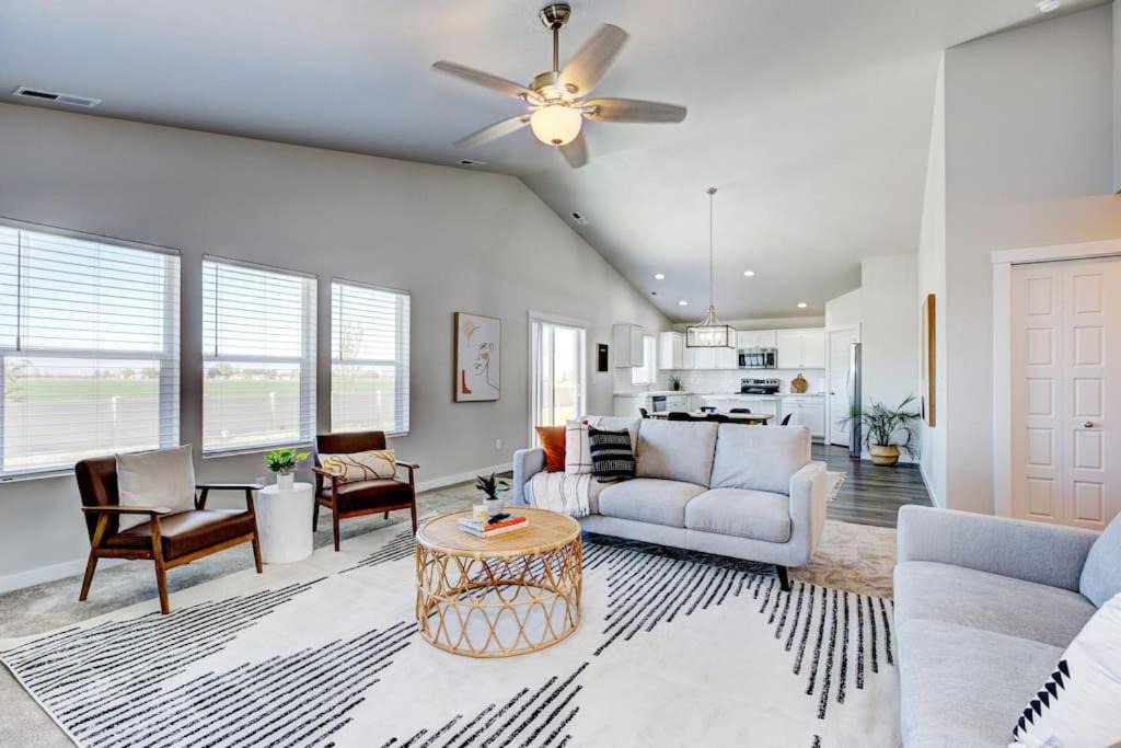 Meridian House | BRAND NEW 4-BDRM HOME Farmhouse at Grand Rapids