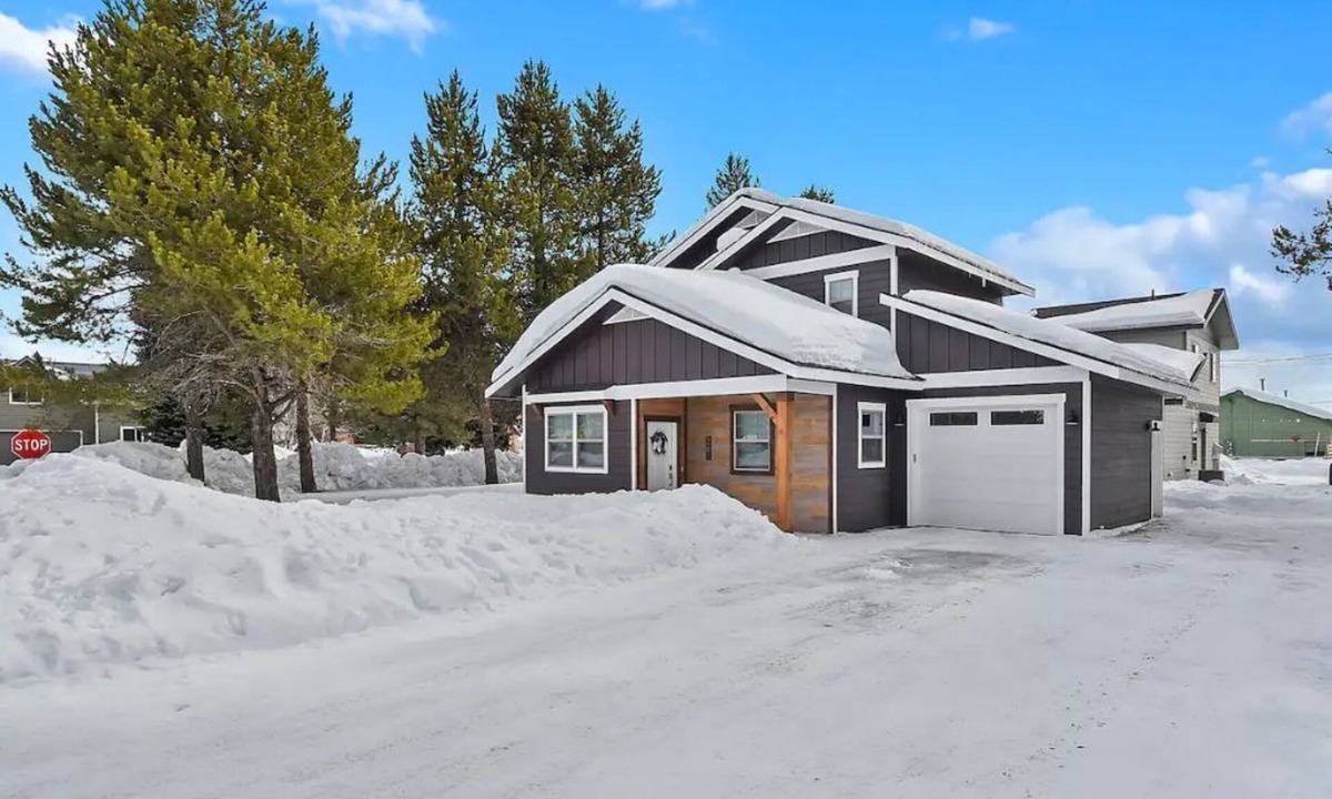 Donnelly House | Brand new home nestled in the small mountain town of Donnelly, Idaho
