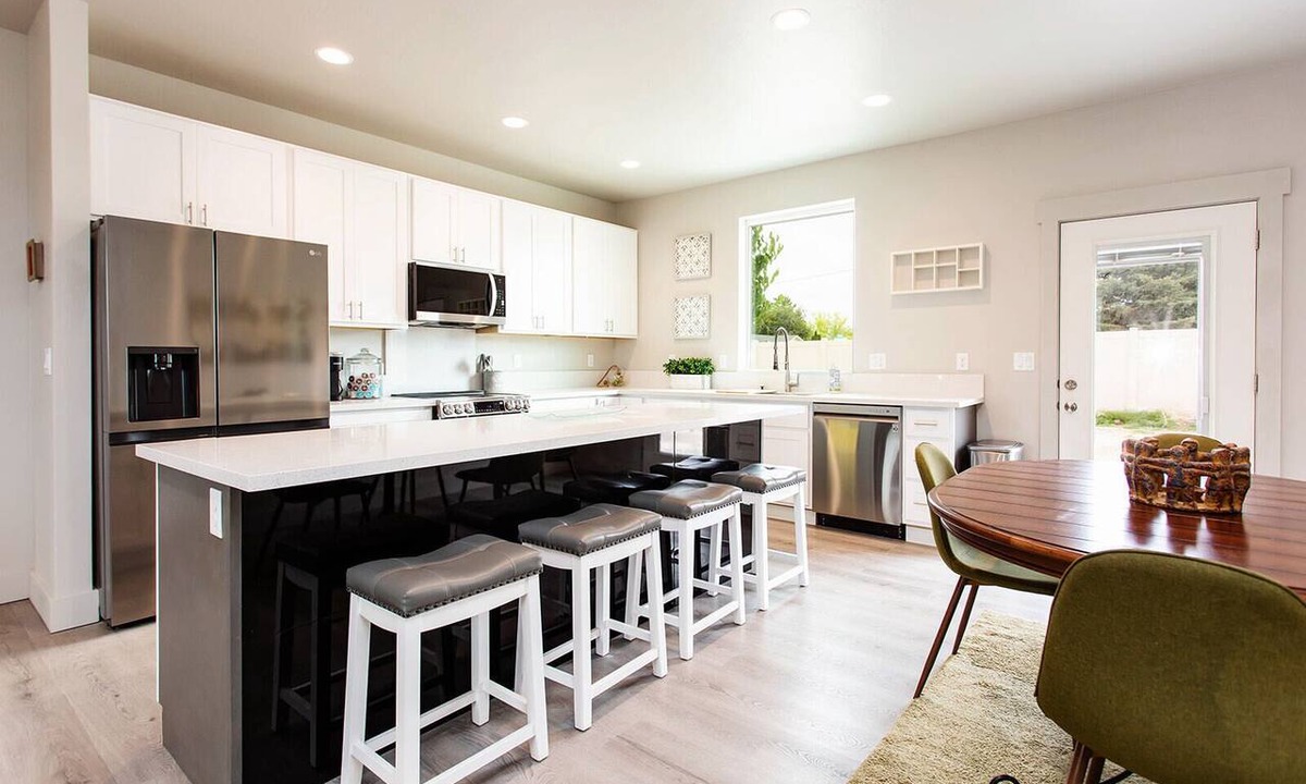 Kimberly House | Brand Spankin' New 4 bedroom home Sleeps 8 Pet friendly