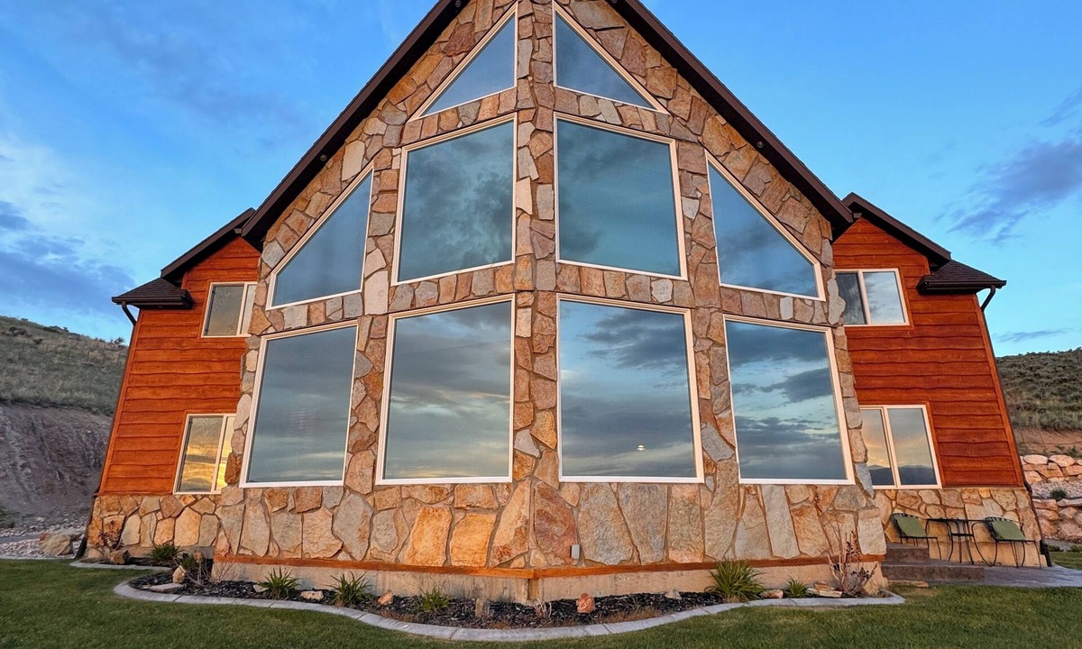 Dingle House | Breathtaking Bear Lake Sunset Views