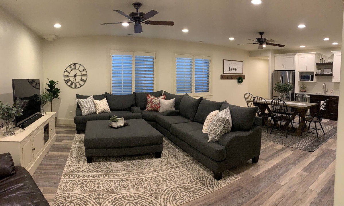 Highland House | Bright & Beautiful 3 Bedroom Basement Apartment