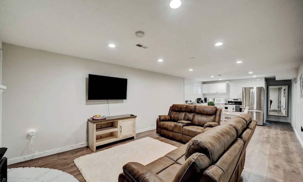 Bonneville Apartment | Bright & Spacious 3-bedroom Basement in Orem with WiFi, AC, In-Unit Laundry