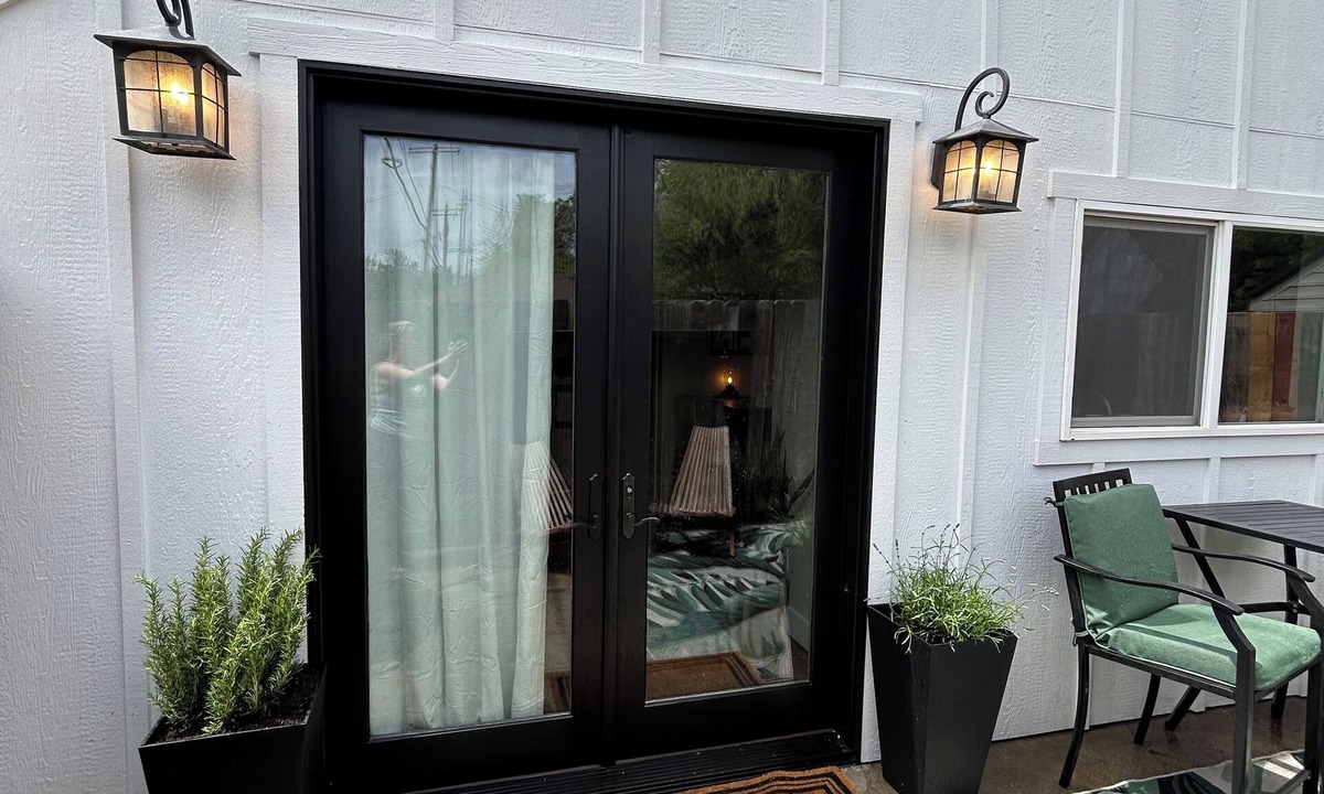 Veterans Park Cottage | Burrow on 24th - Hot Tub 1BR/1BA