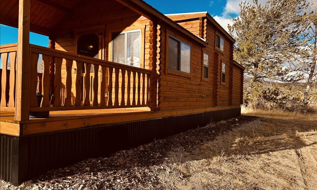 Livingston House | Cabin Retreat - 10 minutes from Downtown Livingston! 1hr to YNP!