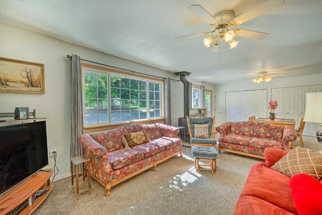 Caldwell House | Caldwell Country Home on Quiet Acreage