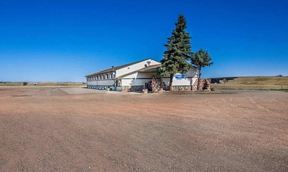 Wibaux House | CAMPGROUND RV SPOT NO WATER NO ELECRICITY JUST SPACE SHOWER AVAILABLE