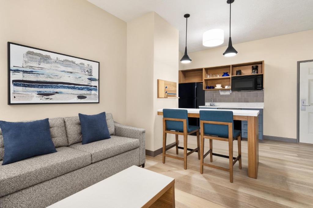 Meridian Hotel | Candlewood Suites Boise-Meridian by IHG