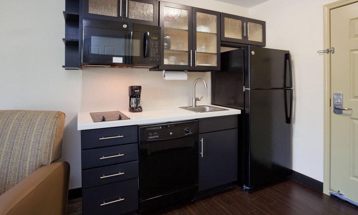 Dickinson Hotel | Candlewood Suites Dickinson ND by IHG